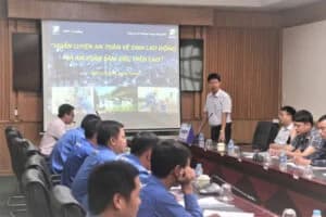 Hoạt động nhập vai (kết hợp nhân viên KD và KTVT)